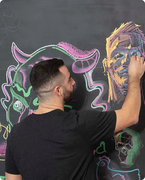 ludovic dessine tableau noir