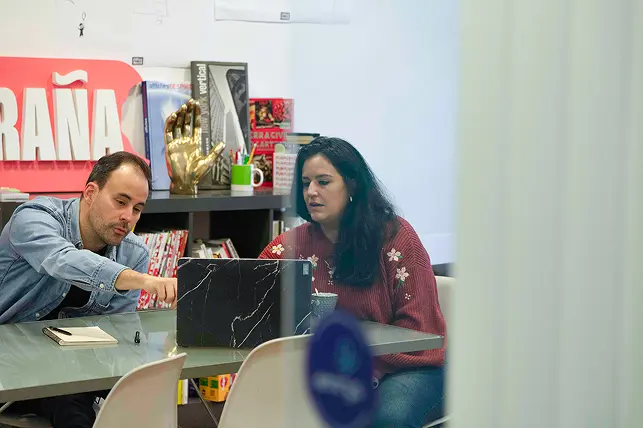 pierre lea discutent projet